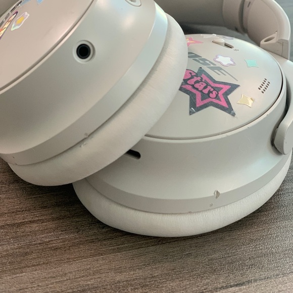 Bose QC 45 Taupe Over-ear Headphones - Picture 4 of 5